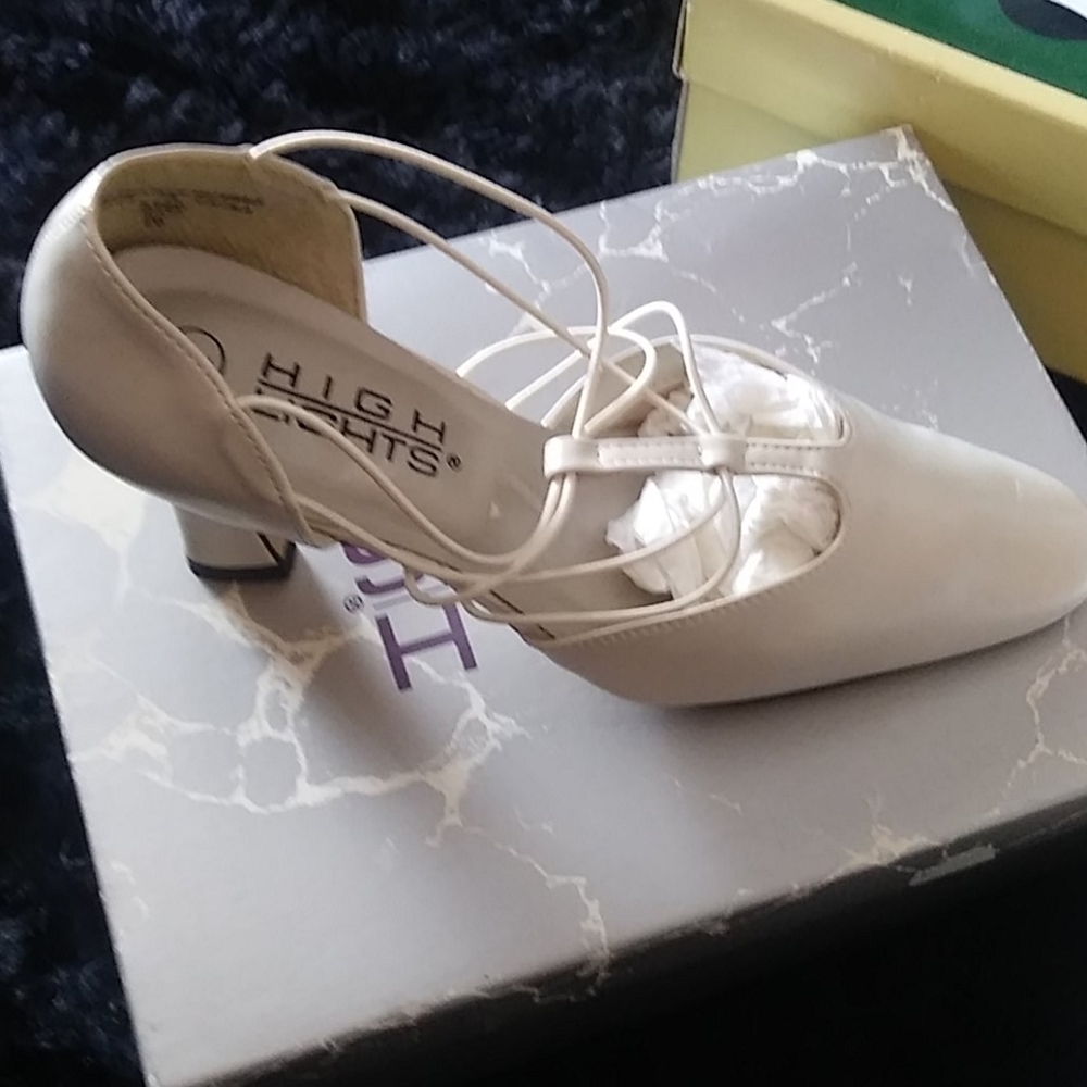 Shoes - Picture 2 of 7